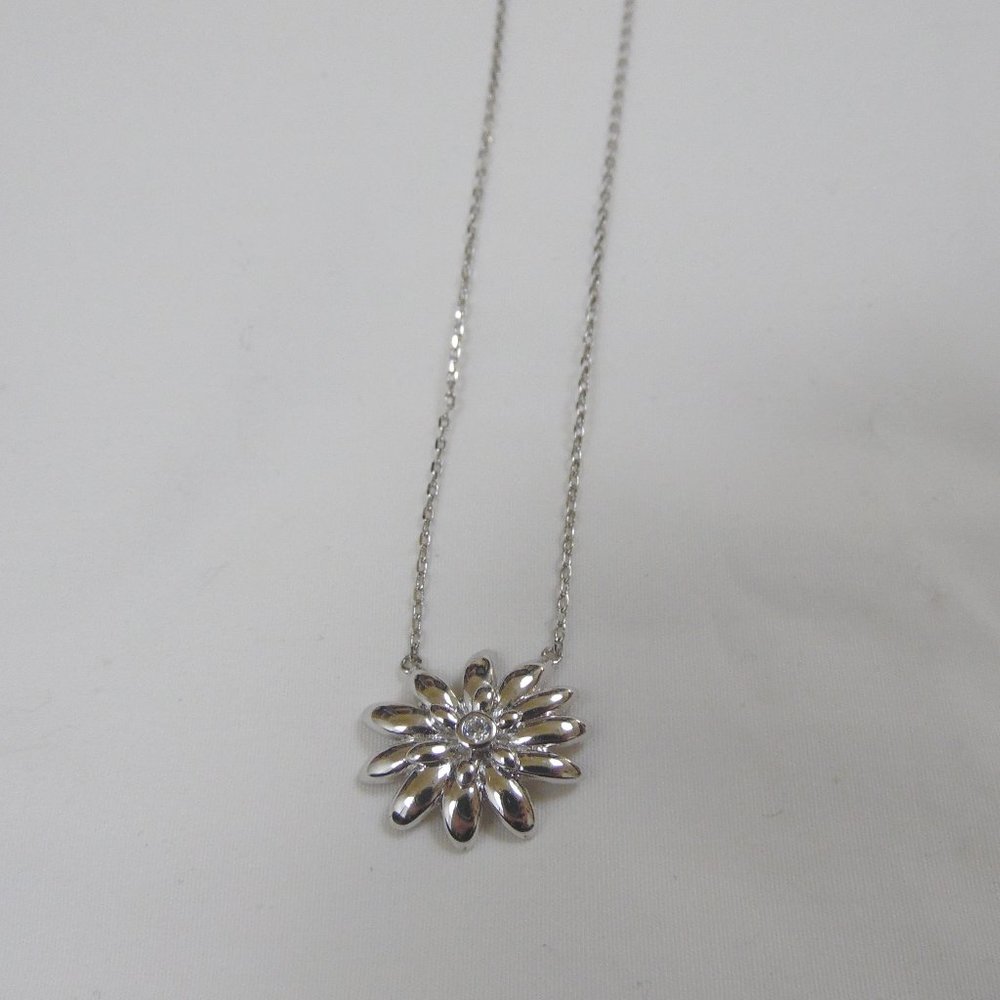 Sunflower silver tone necklace